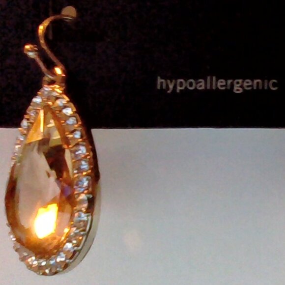 Brand New Beautiful Banana Republic Drop Gem Earrings - Picture 4 of 4